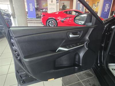 2015 Toyota Camry SE 4DR SEDAN   - Photo 7 - Hamilton, OH 45015