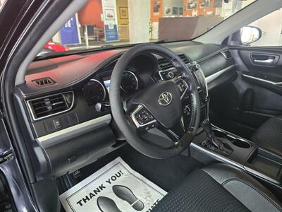 2015 Toyota Camry SE 4DR SEDAN   - Photo 8 - Hamilton, OH 45015