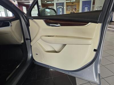 2018 Cadillac XT5 Luxury Collection 4DR SUV AWD   - Photo 11 - Hamilton, OH 45015
