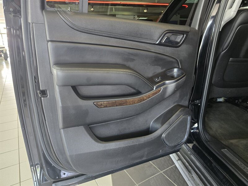 2015 Chevrolet Suburban LT 4DR SUV 4X4 - Photo 10 - Hamilton, OH 45015