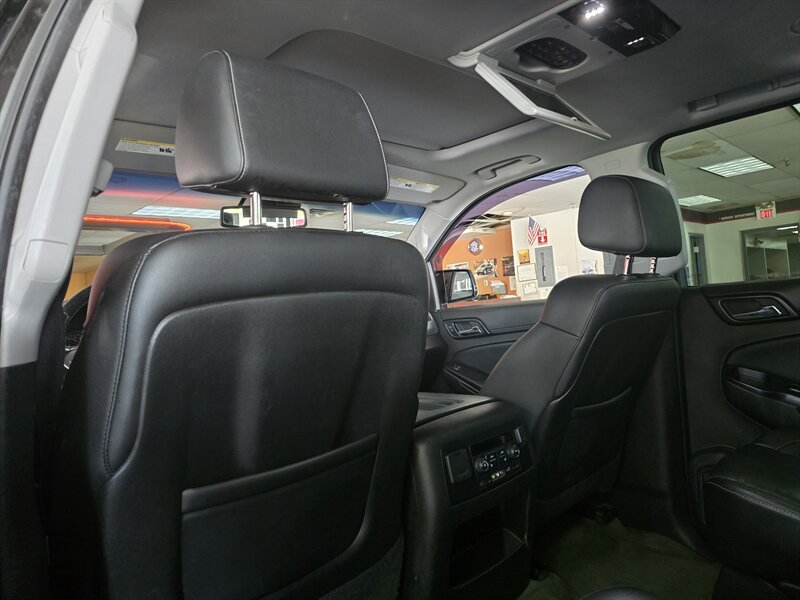 2015 Chevrolet Suburban LT 4DR SUV 4X4 - Photo 11 - Hamilton, OH 45015