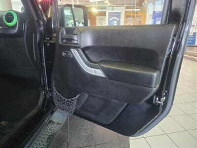 2013 Jeep Wrangler Unlimited Sahara 4X4 4DR SUV - Photo 12 - Hamilton, OH 45015