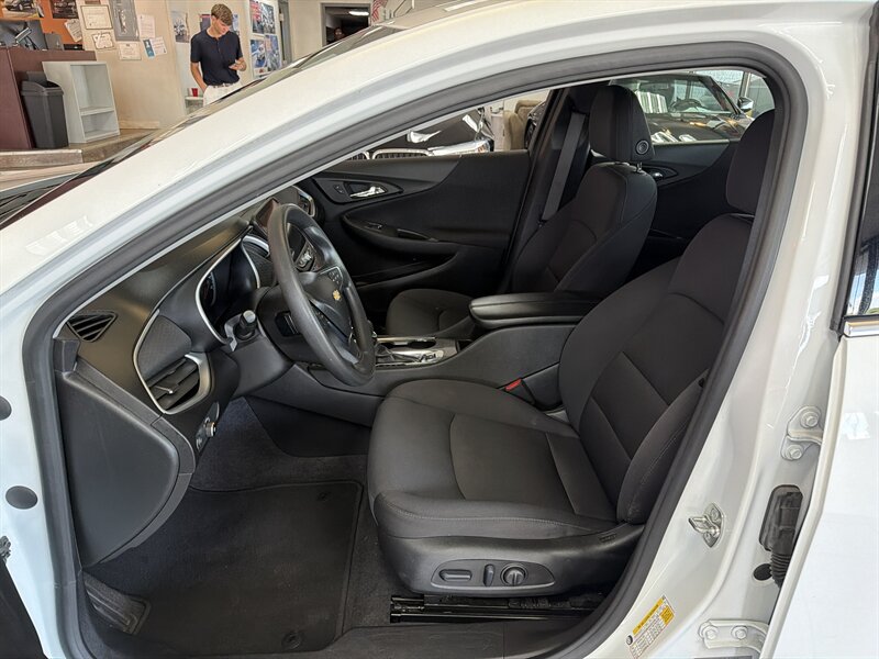 2024 Chevrolet Malibu LT 4DR SEDAN w/1LT - Photo 9 - Hamilton, OH 45015