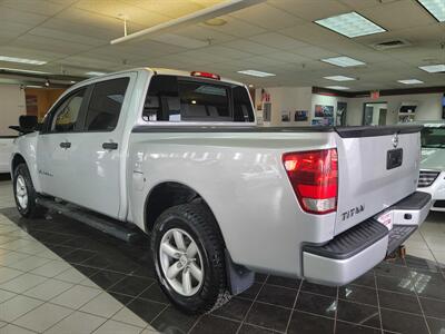 2015 Nissan Titan SV CREW CAB4X4   - Photo 7 - Hamilton, OH 45015