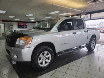 2015 Nissan Titan SV CREW CAB4X4   - Photo 1 - Hamilton, OH 45015