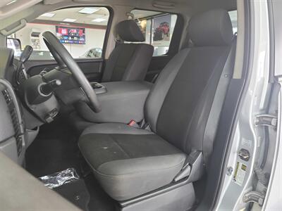 2015 Nissan Titan SV CREW CAB4X4   - Photo 10 - Hamilton, OH 45015