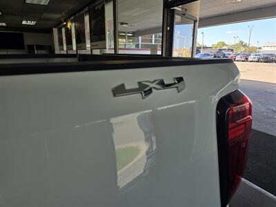 2025 GMC Sierra 1500 SLT CREW CAB4X4/V8   - Photo 35 - Hamilton, OH 45015