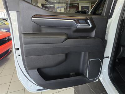2025 GMC Sierra 1500 SLT CREW CAB4X4/V8   - Photo 12 - Hamilton, OH 45015