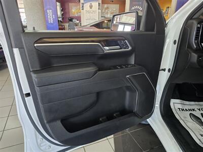 2025 GMC Sierra 1500 SLT CREW CAB4X4/V8   - Photo 9 - Hamilton, OH 45015