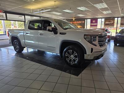 2025 GMC Sierra 1500 SLT CREW CAB4X4/V8   - Photo 3 - Hamilton, OH 45015