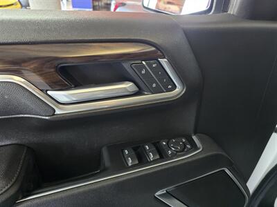 2025 GMC Sierra 1500 SLT CREW CAB4X4/V8   - Photo 19 - Hamilton, OH 45015