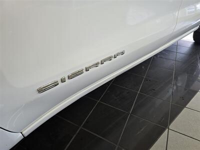 2025 GMC Sierra 1500 SLT CREW CAB4X4/V8   - Photo 34 - Hamilton, OH 45015