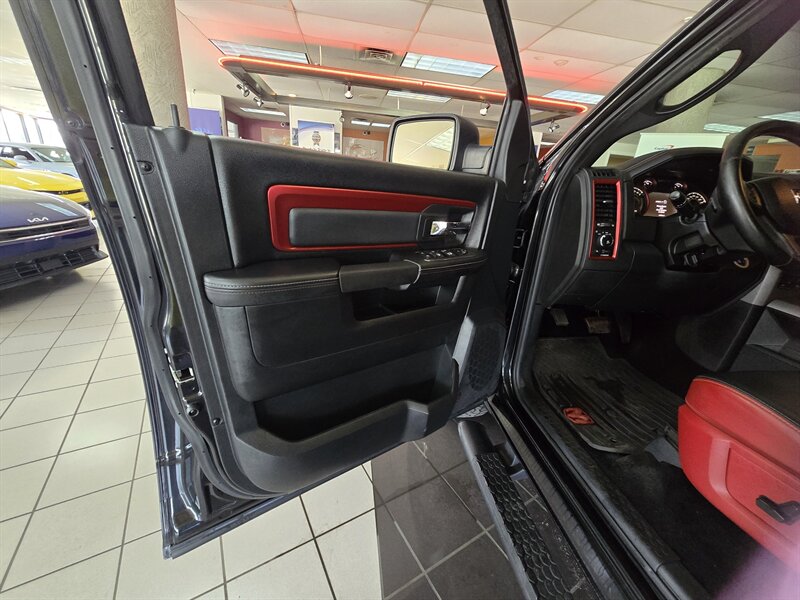2016 RAM 1500 Rebel 4DR CREW CAB 4X4/HEMI - Photo 8 - Hamilton, OH 45015