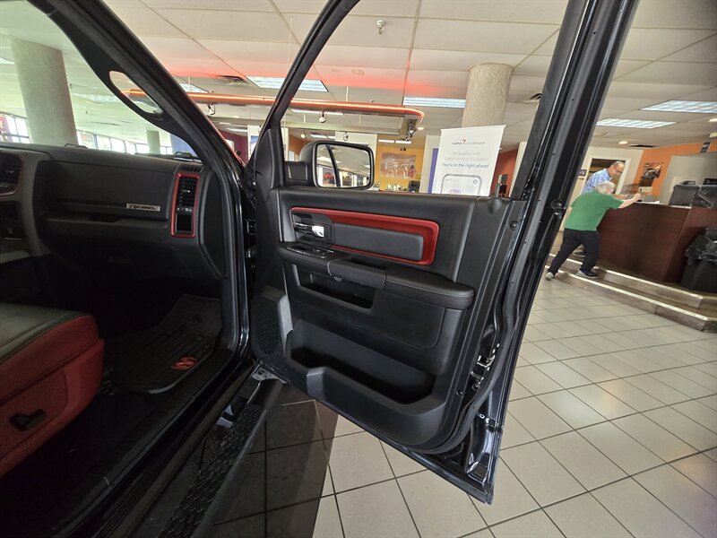 2016 RAM 1500 Rebel 4DR CREW CAB 4X4/HEMI - Photo 13 - Hamilton, OH 45015