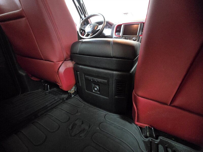 2016 RAM 1500 Rebel 4DR CREW CAB 4X4/HEMI - Photo 18 - Hamilton, OH 45015