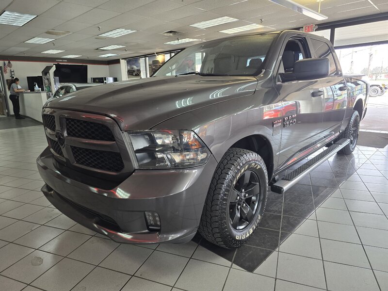 2018 RAM 1500 Express   - Photo 1 - Hamilton, OH 45015