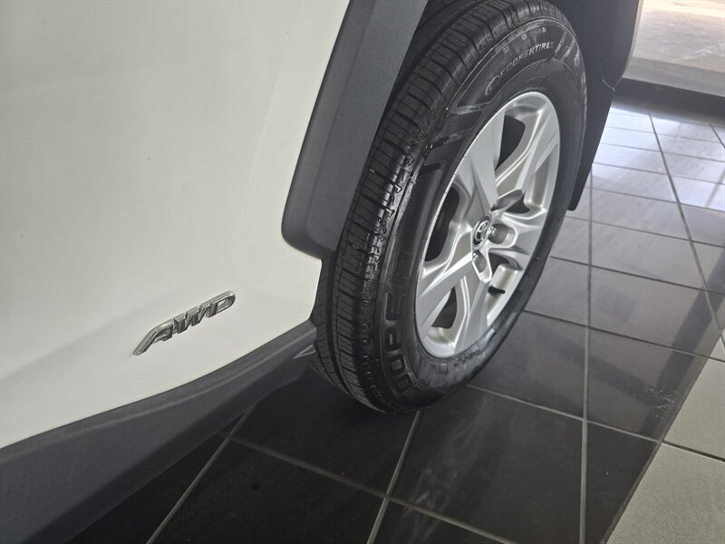 2020 Toyota RAV4 Hybrid XLE 4DR SUV AWD - Photo 37 - Hamilton, OH 45015