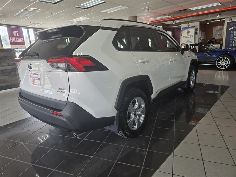 2020 Toyota RAV4 Hybrid XLE 4DR SUV AWD - Photo 4 - Hamilton, OH 45015