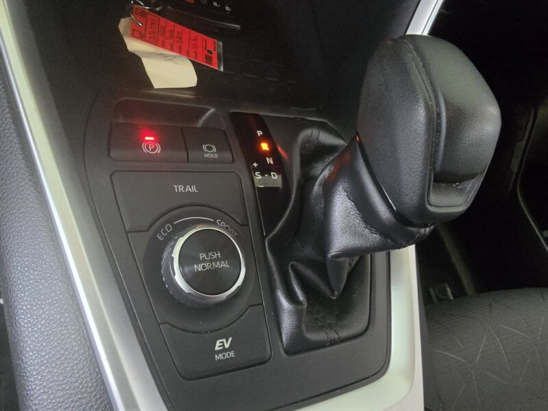 2020 Toyota RAV4 Hybrid XLE 4DR SUV AWD - Photo 24 - Hamilton, OH 45015