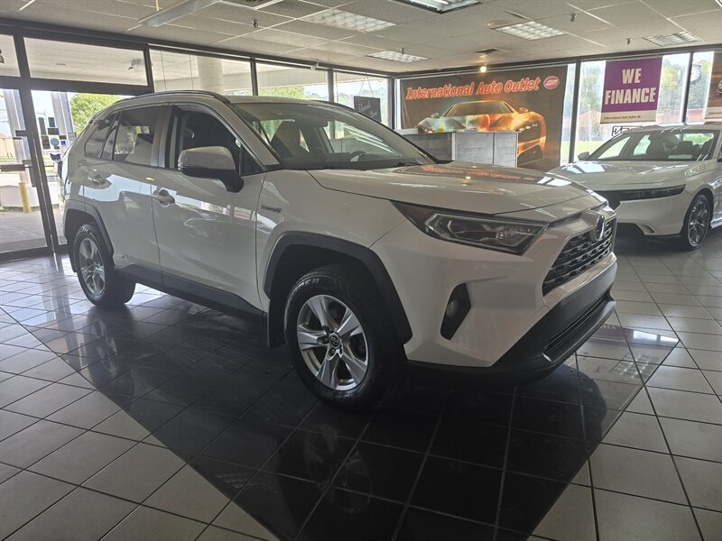 2020 Toyota RAV4 Hybrid XLE 4DR SUV AWD - Photo 3 - Hamilton, OH 45015