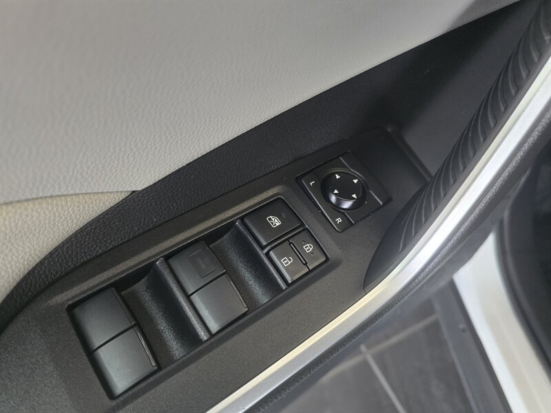 2020 Toyota RAV4 Hybrid XLE 4DR SUV AWD - Photo 17 - Hamilton, OH 45015