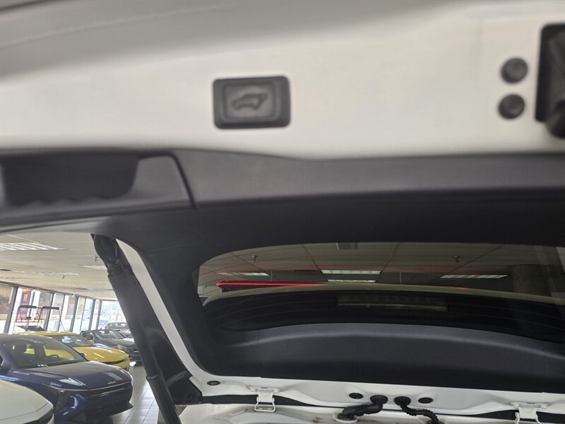 2020 Toyota RAV4 Hybrid XLE 4DR SUV AWD - Photo 34 - Hamilton, OH 45015