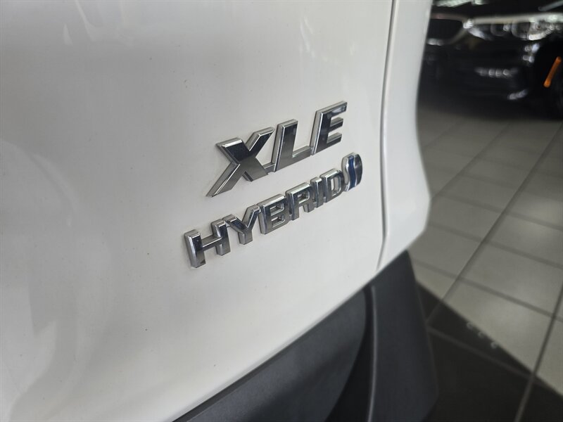 2020 Toyota RAV4 Hybrid XLE 4DR SUV AWD - Photo 32 - Hamilton, OH 45015