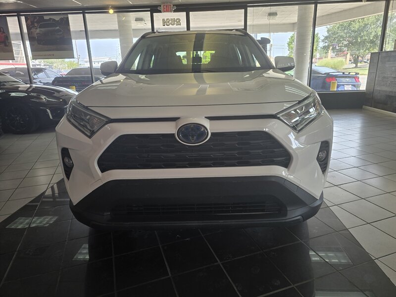 2020 Toyota RAV4 Hybrid XLE 4DR SUV AWD - Photo 2 - Hamilton, OH 45015