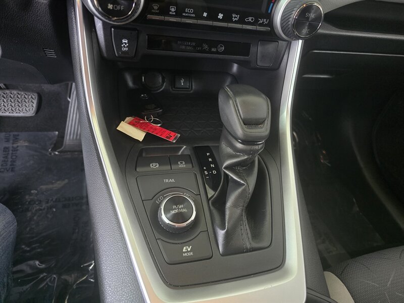2020 Toyota RAV4 Hybrid XLE 4DR SUV AWD - Photo 21 - Hamilton, OH 45015