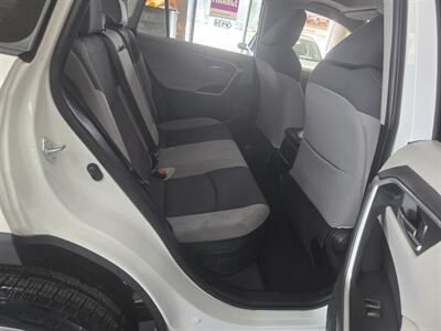 2020 Toyota RAV4 Hybrid XLE 4DR SUV AWD - Photo 16 - Hamilton, OH 45015