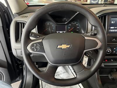 2017 Chevrolet Colorado Work Truck CREW CAB   - Photo 13 - Hamilton, OH 45015