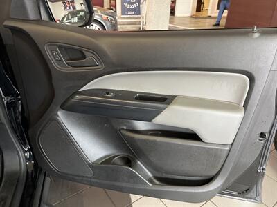 2017 Chevrolet Colorado Work Truck CREW CAB   - Photo 26 - Hamilton, OH 45015