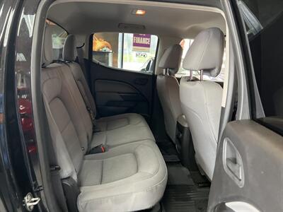 2017 Chevrolet Colorado Work Truck CREW CAB   - Photo 21 - Hamilton, OH 45015