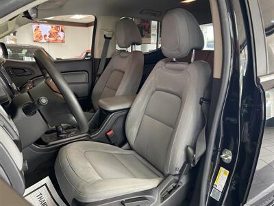 2017 Chevrolet Colorado Work Truck CREW CAB   - Photo 9 - Hamilton, OH 45015