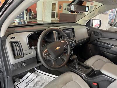 2017 Chevrolet Colorado Work Truck CREW CAB   - Photo 10 - Hamilton, OH 45015