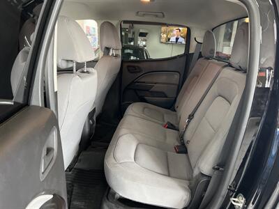 2017 Chevrolet Colorado Work Truck CREW CAB   - Photo 19 - Hamilton, OH 45015