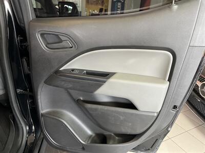 2017 Chevrolet Colorado Work Truck CREW CAB   - Photo 22 - Hamilton, OH 45015