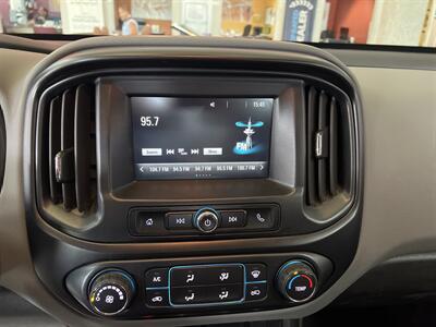 2017 Chevrolet Colorado Work Truck CREW CAB   - Photo 14 - Hamilton, OH 45015