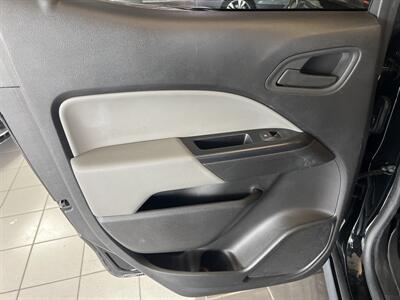 2017 Chevrolet Colorado Work Truck CREW CAB   - Photo 20 - Hamilton, OH 45015