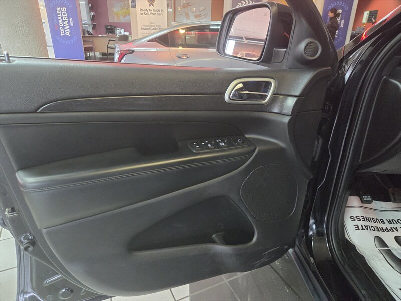 2018 Jeep Grand Cherokee Laredo - Photo 11 - Hamilton, OH 45015