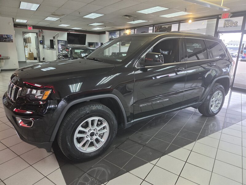 2018 Jeep Grand Cherokee Laredo   - Photo 1 - Hamilton, OH 45015