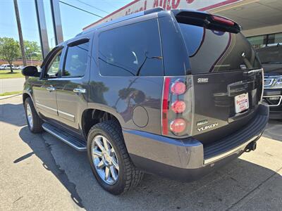 2011 GMC Yukon Denali 4DR SUV AWD   - Photo 7 - Hamilton, OH 45015