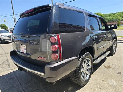 2011 GMC Yukon Denali 4DR SUV AWD   - Photo 5 - Hamilton, OH 45015