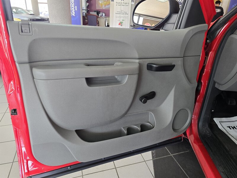 2013 Chevrolet Silverado 1500 Work Truck 2DR REGULAR CAB - Photo 7 - Hamilton, OH 45015