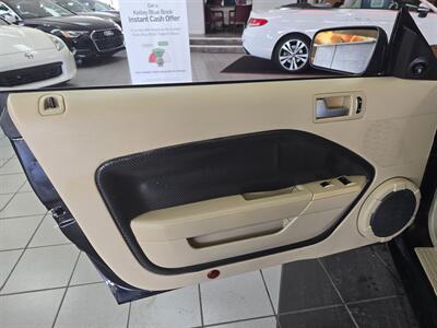 2009 Ford Mustang GT Deluxe 2DR CONVERTIBLE   - Photo 13 - Hamilton, OH 45015