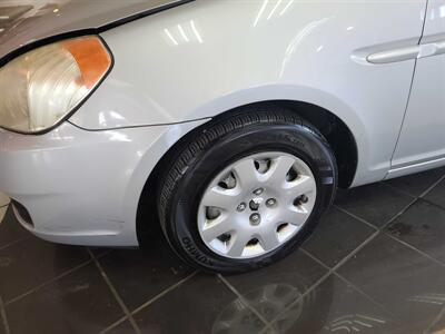 2009 Hyundai Accent GLS 4DR SEDAN   - Photo 23 - Hamilton, OH 45015