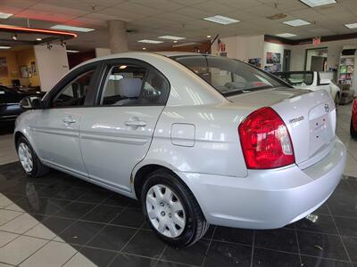 2009 Hyundai Accent GLS 4DR SEDAN   - Photo 7 - Hamilton, OH 45015