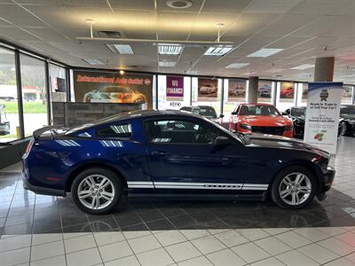 2011 Ford Mustang V6 Premium 2DR COUPE   - Photo 4 - Hamilton, OH 45015