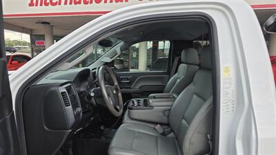 2015 Chevrolet Silverado 2500 Work Truck 2DR REGULAR CAB 4X4   - Photo 9 - Hamilton, OH 45015