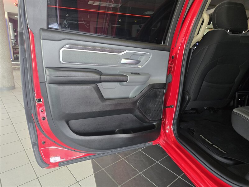 2020 RAM 1500 Big Horn/CREW CAB/HEMI/4X4 - Photo 12 - Hamilton, OH 45015